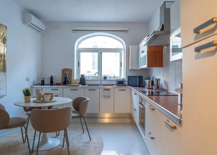 3br Family-friendly Sea View In *