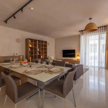 3br Family-friendly Sea View In Sliema